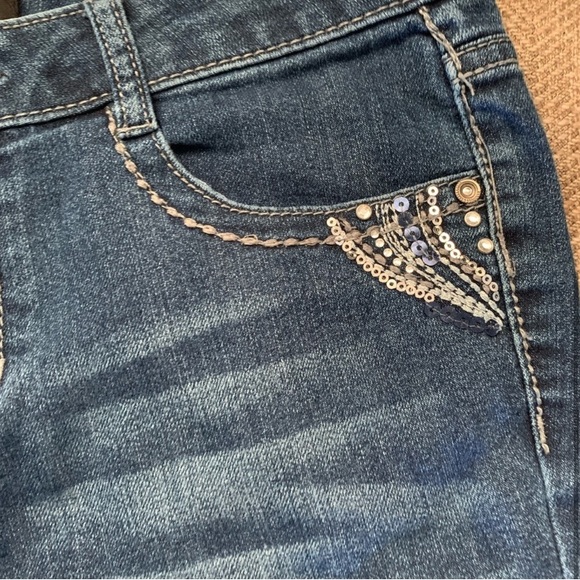 Excellent Preowned Condition Squeeze Jeans Size 14 Very Cute design pockets. - Picture 4 of 6